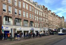 Bestuurder Birò rijdt in op handhavers