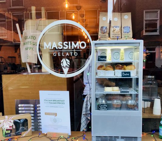 Bij Massimo haal je ontbijtjes met een broodje ijs of rum