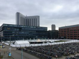 Coronatestlocatie XL in aanbouw bij Sloterdijk