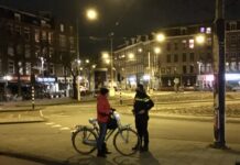 Politie controleert direct op naleven avondklok in West