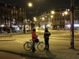 Politie controleert direct op naleven avondklok in West