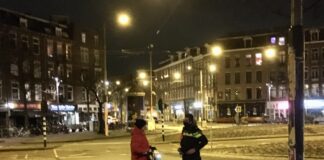 Politie controleert direct op naleven avondklok in West