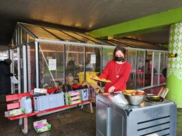 Cascoland deelt gratis groente en fruit uit in de Kolenkit