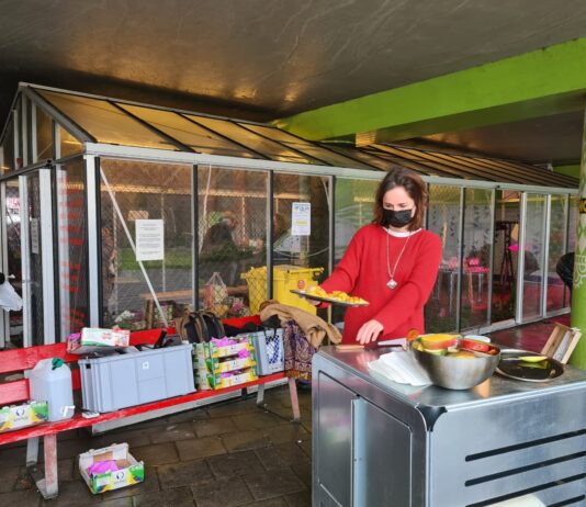 Cascoland deelt gratis groente en fruit uit in de Kolenkit