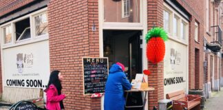 Jenny Bing (van de Ten Katemarkt) verkoopt haar Taiwanese streetfood nu in de Jan Hanzenstraat