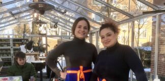 Chefs uit Nieuw-West koken met overschotten van de markt op Plein ’40-’45