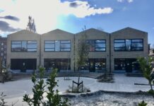 ‘Supernormal’ architect Hoksbergen wint prijs met schoolgebouw in Slotermeer