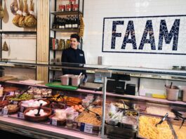Kwijlen voor de vitrine bij Trattoria Faam in de Jan Evertsenstraat