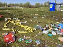 Deze troep lieten feestvierders achter in het Westerpark
