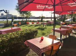 Buon Gusto Deli, bar e gastronomia met uitzicht op het IJ