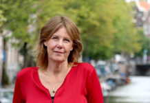 ‘Booklover’ Mechteld maakt podcast met wandelingen in West voor lezers