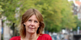 ‘Booklover’ Mechteld maakt podcast met wandelingen in West voor lezers