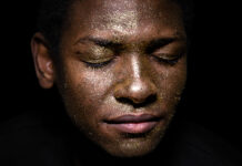 Nieuwe expo op Mercatorplein toont identiteit jonge vluchtelingen