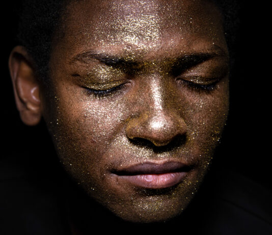 Nieuwe expo op Mercatorplein toont identiteit jonge vluchtelingen