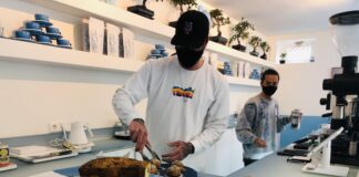 De Ao Bar in de Van Hallstraat stopt supergezonde matcha in gebak