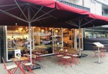 Oesters en slakken eten bij Bistro 40-45 in Nieuw-West