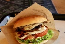 De halloumi-burger van Burger ’n Shake is een pretpakket