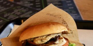 De halloumi-burger van Burger ’n Shake is een pretpakket