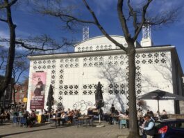 Podium Mozaïek is even kerk, mét theatervoorstelling