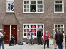 Protest tegen verkoop sociale huurwoning Spaarndammerbuurt