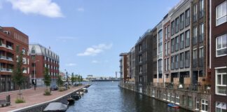Het IJ begint te stromen door nieuwe wijk Houthaven