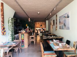 De Overtoom heeft de eerste Hawaiiaanse tiki-bar van West