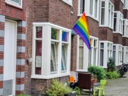 West hangt de regenboogvlag uit na brandstichting in studentenflat