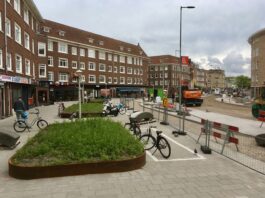 Brede stoep op plek ventweg Bos en Lommerweg