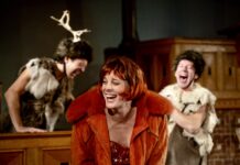 Theatervoorstelling DRONKEN MENSEN in Nassaukerk