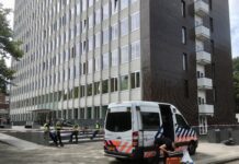 Vier gewonden na vermoedelijke brandstichting regenboogvlaggen in flat