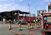 Loods met foodtrucks afgebrand