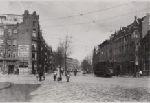 Hoek Bilderdijkstraat en Kwakersplein ruim een eeuw terug
