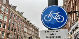 Bord waarschuwt scooterrijders voor cameracontrole