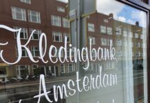 Kledingbank weer onder de pannen