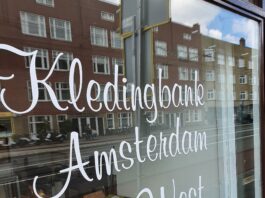 Kledingbank weer onder de pannen