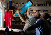 De coolste zeefdrukkers van de stad draaien overuren