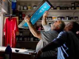 De coolste zeefdrukkers van de stad draaien overuren