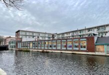 Plan voor woningen op dak Aldi Postjesweg