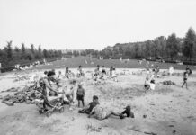 Spelen in het zand in het Erasmuspark