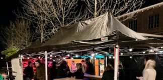 In de rij voor een nacht dansen in de club