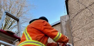 Vuilnismannetjes fleuren buurthuis op