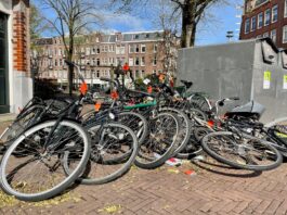 Bewoners knippen zelf fietsen weg