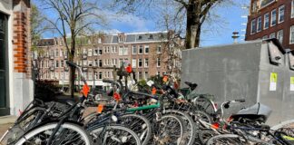 Bewoners knippen zelf fietsen weg