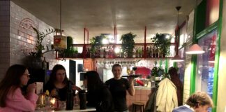 Bij Pizza Project eet je pizza met een schaar