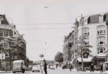 Agent regelt verkeer Hugo de Grootplein