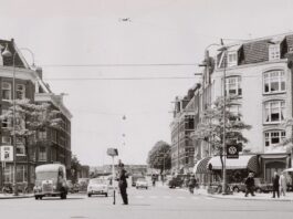 Agent regelt verkeer Hugo de Grootplein