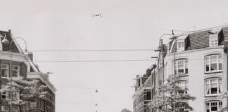 Agent regelt verkeer Hugo de Grootplein