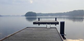 Protest tegen weghalen zwemmerstrapjes Sloterplas