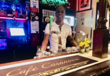 Bij Casanova kun je tot 3 uur ’s nachts Surinaams eten (en hoelahoepen)