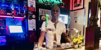 Bij Casanova kun je tot 3 uur ’s nachts Surinaams eten (en hoelahoepen)